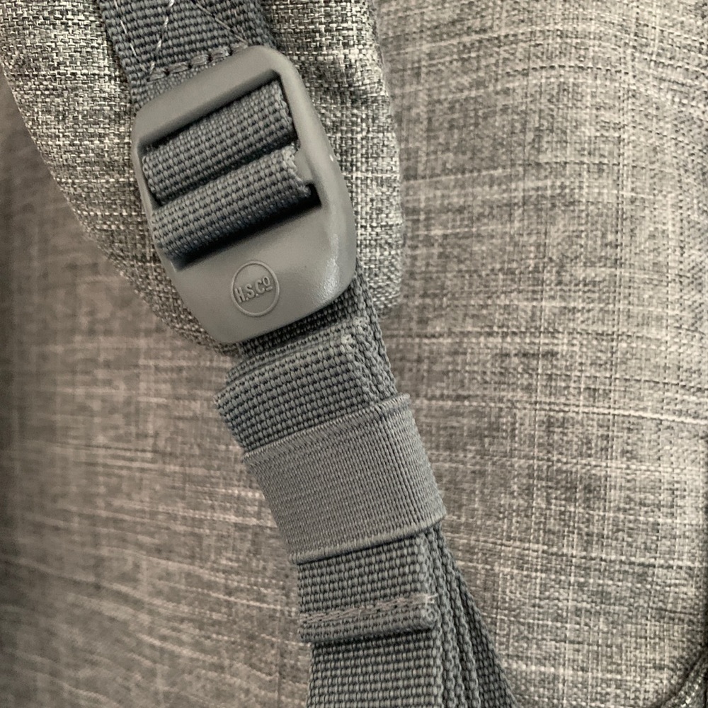 SOLD-Herschel Backpack 🎒 - Picture 8 of 16